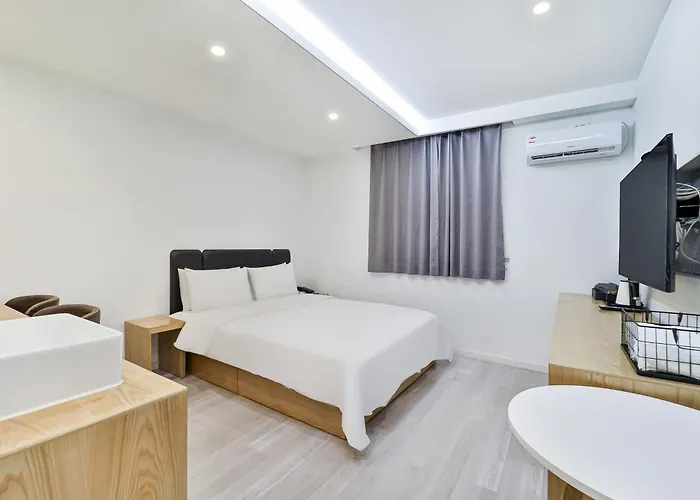 Hotel Sloth Seomyeon *
